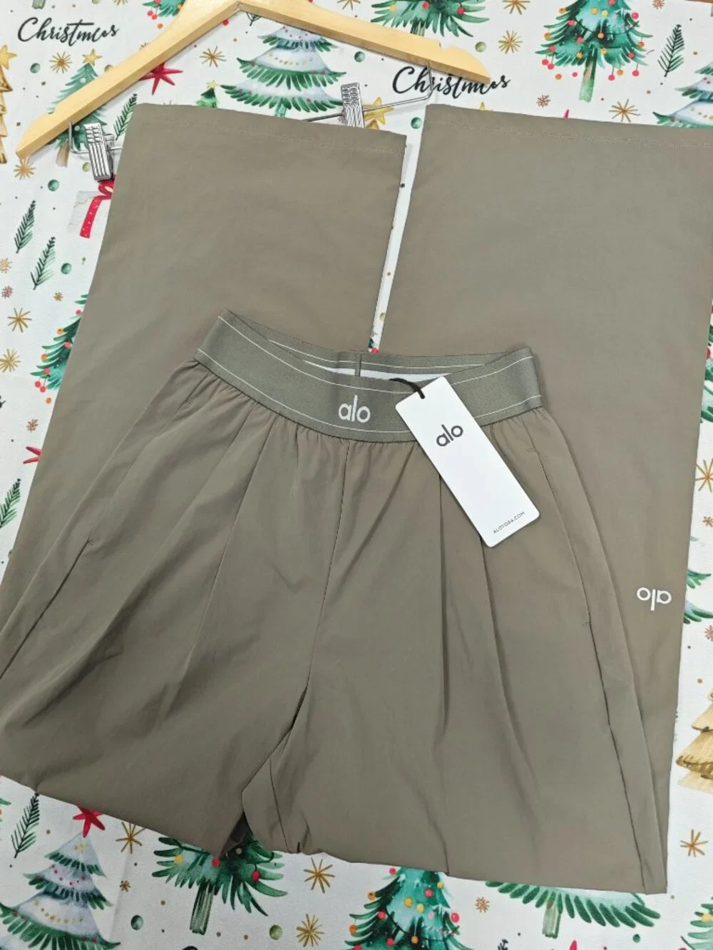 ALO Yoga Suit Up Trouser Olive（Regular 30”）🍻Lightweight Relaxed Fit Minimalist